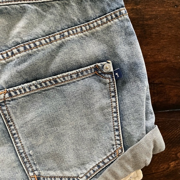 PILCRO Mid Rise Short Shorts Size 27 - Picture 7 of 7